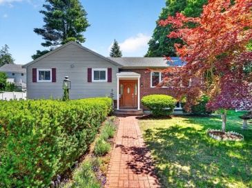 32 Bobolink Rd, Wellesley, Massachusetts, 4 Bedrooms Bedrooms, 8 Rooms Rooms,3 BathroomsBathrooms,Residential,For Sale,Bobolink Rd,73542088