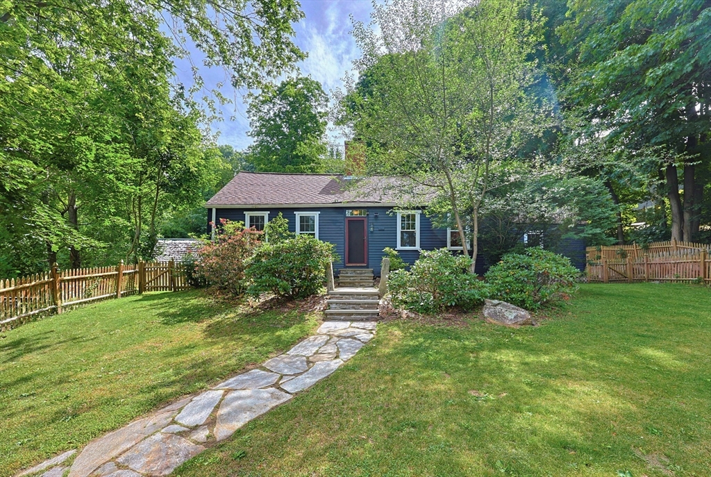 5 Clark Terrace, Spencer, Massachusetts, 3 Bedrooms Bedrooms, 5 Rooms Rooms,1 BathroomBathrooms,Residential,For Sale,Clark Terrace,73542204