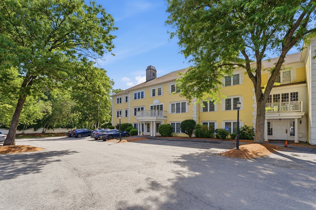 1 Riverview Blvd, Methuen, Massachusetts, 3 Bedrooms Bedrooms, 8 Rooms Rooms,2 BathroomsBathrooms,Residential,For Sale,Riverview Blvd,73542257