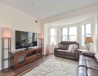 1 Cityview Ln, Quincy, Massachusetts, 2 Bedrooms Bedrooms, 5 Rooms Rooms,2 BathroomsBathrooms,Residential Lease,For Rent,Cityview Ln,73542226