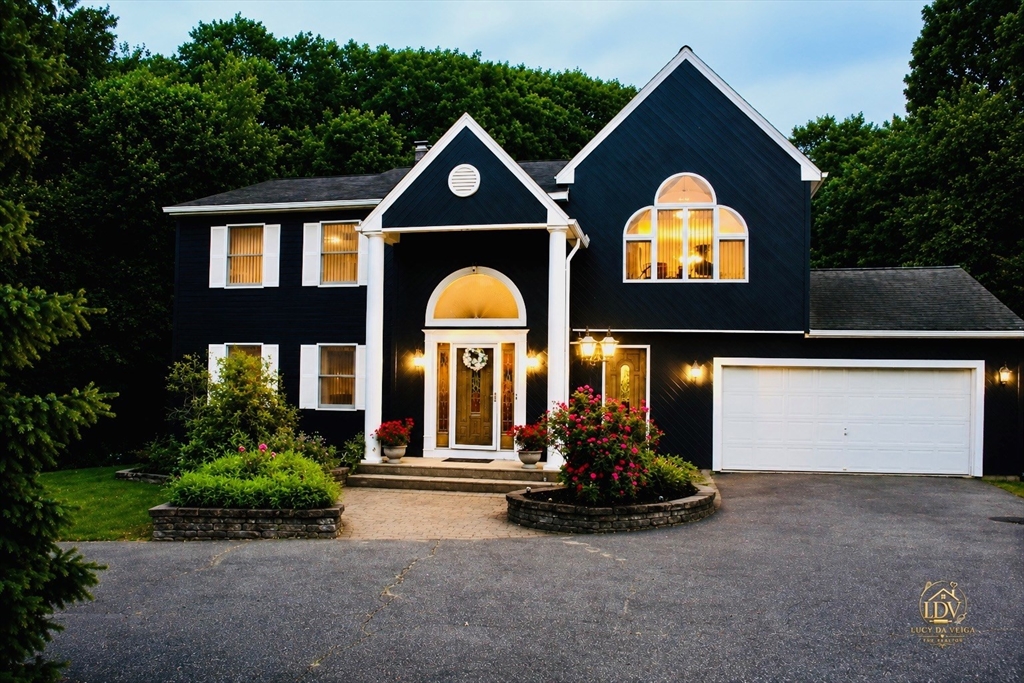 252 Elizabeth Dr, Ludlow, Massachusetts, 5 Bedrooms Bedrooms, 14 Rooms Rooms,4.5 BathroomsBathrooms,Residential,For Sale,Elizabeth Dr,73542148