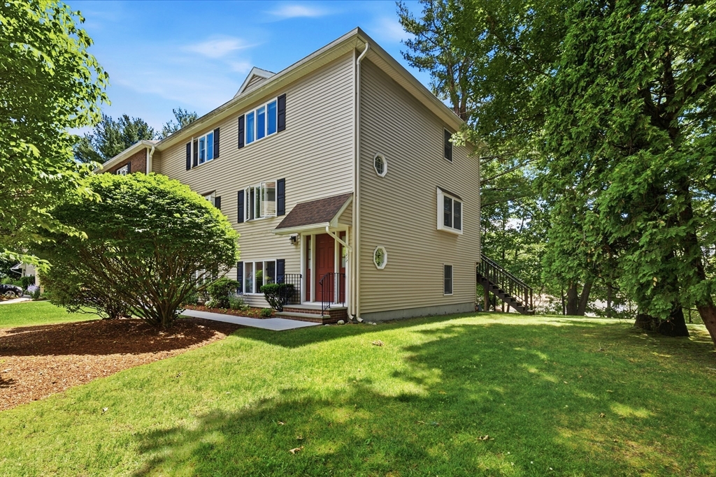 305 Salem St, Woburn, Massachusetts, 2 Bedrooms Bedrooms, 7 Rooms Rooms,2.5 BathroomsBathrooms,Residential,For Sale,Salem St,73542266