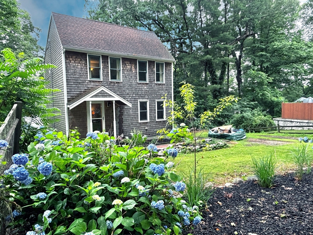 14 Ames Way, Pembroke, Massachusetts, 3 Bedrooms Bedrooms, 7 Rooms Rooms,2.5 BathroomsBathrooms,Residential,For Sale,Ames Way,73542265