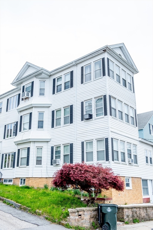 15 Oliver St, Fall River, Massachusetts, 6 Bedrooms Bedrooms, 21 Rooms Rooms,3 BathroomsBathrooms,Residential Income,For Sale,Oliver St,73511459