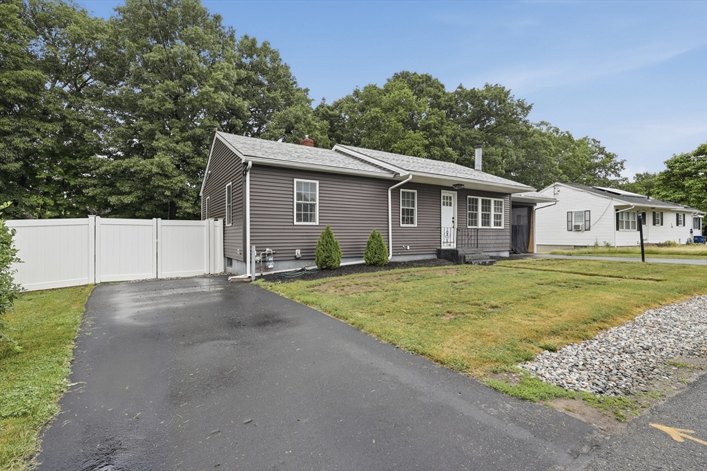 8 Causeway Terrace, Leominster, Massachusetts, 3 Bedrooms Bedrooms, 6 Rooms Rooms,1 BathroomBathrooms,Residential,For Sale,Causeway Terrace,73541928