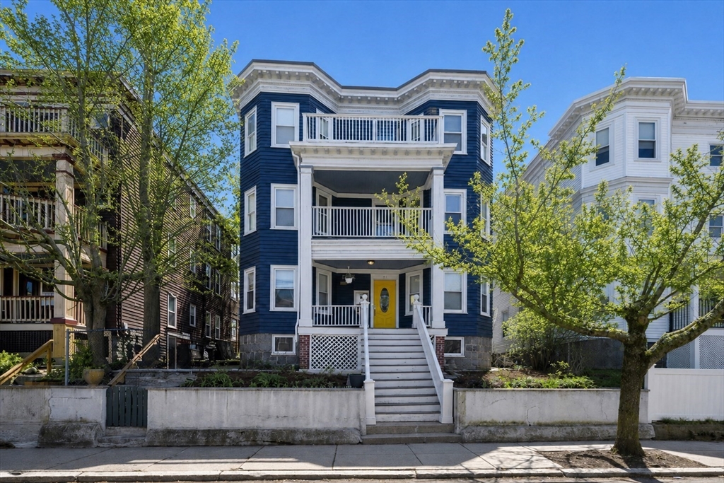 33 Rosemont, Boston, Massachusetts, 2 Bedrooms Bedrooms, 5 Rooms Rooms,1 BathroomBathrooms,Residential,For Sale,Rosemont,73542045