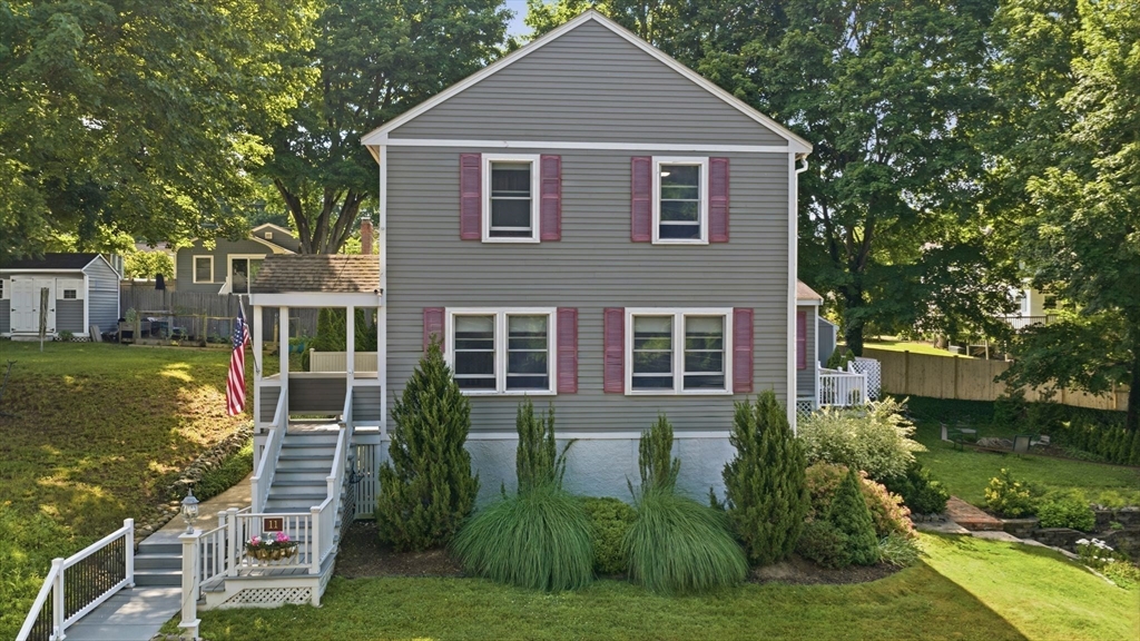 11 Friend St, Beverly, Massachusetts, 4 Bedrooms Bedrooms, 8 Rooms Rooms,3 BathroomsBathrooms,Residential,For Sale,Friend St,73542046
