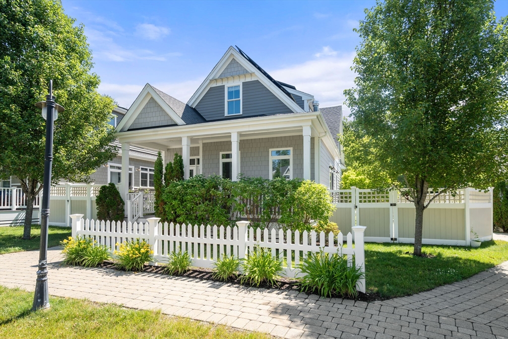 13 Boyde's Crossing, Norfolk, Massachusetts, 2 Bedrooms Bedrooms, 6 Rooms Rooms,2.5 BathroomsBathrooms,Residential,For Sale,Boyde's Crossing,73541859