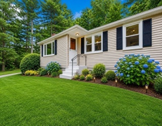 4 Cross St, Foxboro, Massachusetts, 3 Bedrooms Bedrooms, 5 Rooms Rooms,1.5 BathroomsBathrooms,Residential,For Sale,Cross St,73542003
