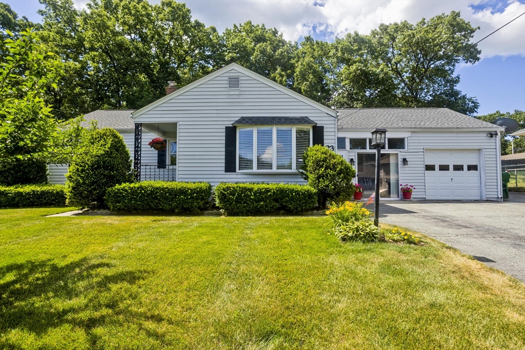 23 Mountainview St, Chicopee, Massachusetts, 2 Bedrooms Bedrooms, 6 Rooms Rooms,2 BathroomsBathrooms,Residential,For Sale,Mountainview St,73542019
