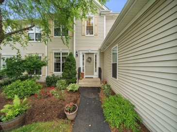 31 Stonebridge Dr, Hanson, Massachusetts, 2 Bedrooms Bedrooms, 6 Rooms Rooms,2.5 BathroomsBathrooms,Residential,For Sale,Stonebridge Dr,73542083