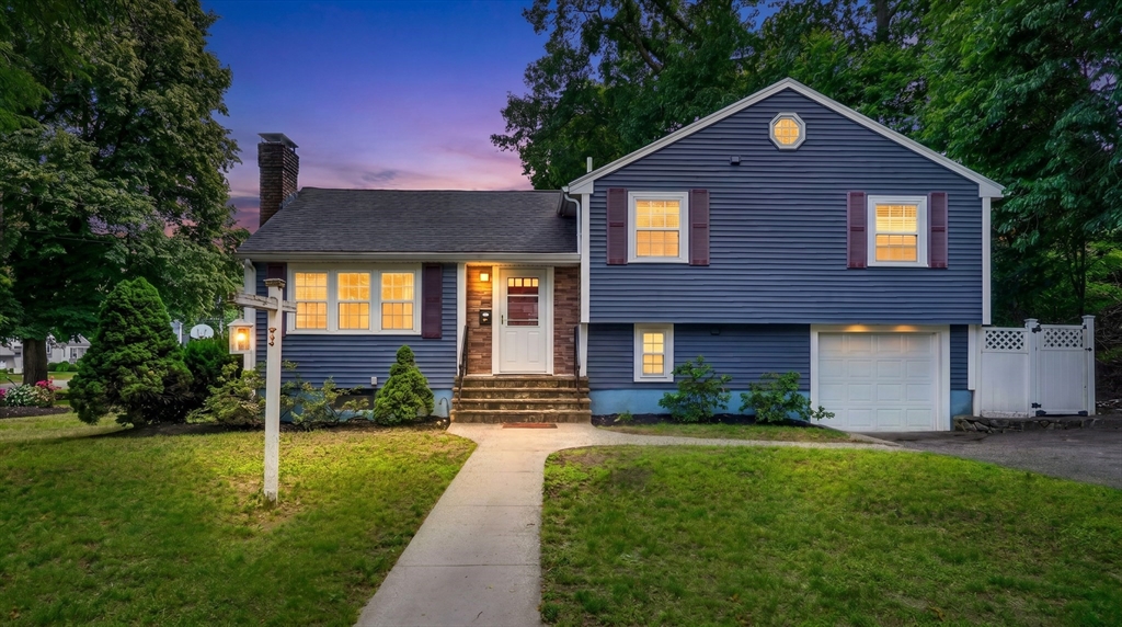 46 Windsor Rd, Stoneham, Massachusetts, 4 Bedrooms Bedrooms, 9 Rooms Rooms,2 BathroomsBathrooms,Residential,For Sale,Windsor Rd,73542152