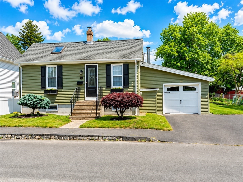 41 Benefit St, Taunton, Massachusetts, 2 Bedrooms Bedrooms, 4 Rooms Rooms,2 BathroomsBathrooms,Residential,For Sale,Benefit St,73525884