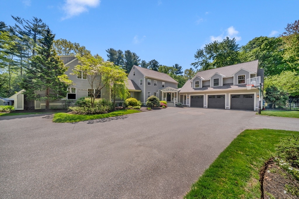 539 Pearl St, Reading, Massachusetts, 6 Bedrooms Bedrooms, 12 Rooms Rooms,5 BathroomsBathrooms,Residential,For Sale,Pearl St,73522597