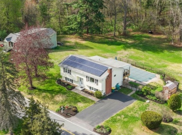 13 Groton Shirley Rd, Ayer, Massachusetts, 3 Bedrooms Bedrooms, 6 Rooms Rooms,1 BathroomBathrooms,Residential,For Sale,Groton Shirley Rd,73514437
