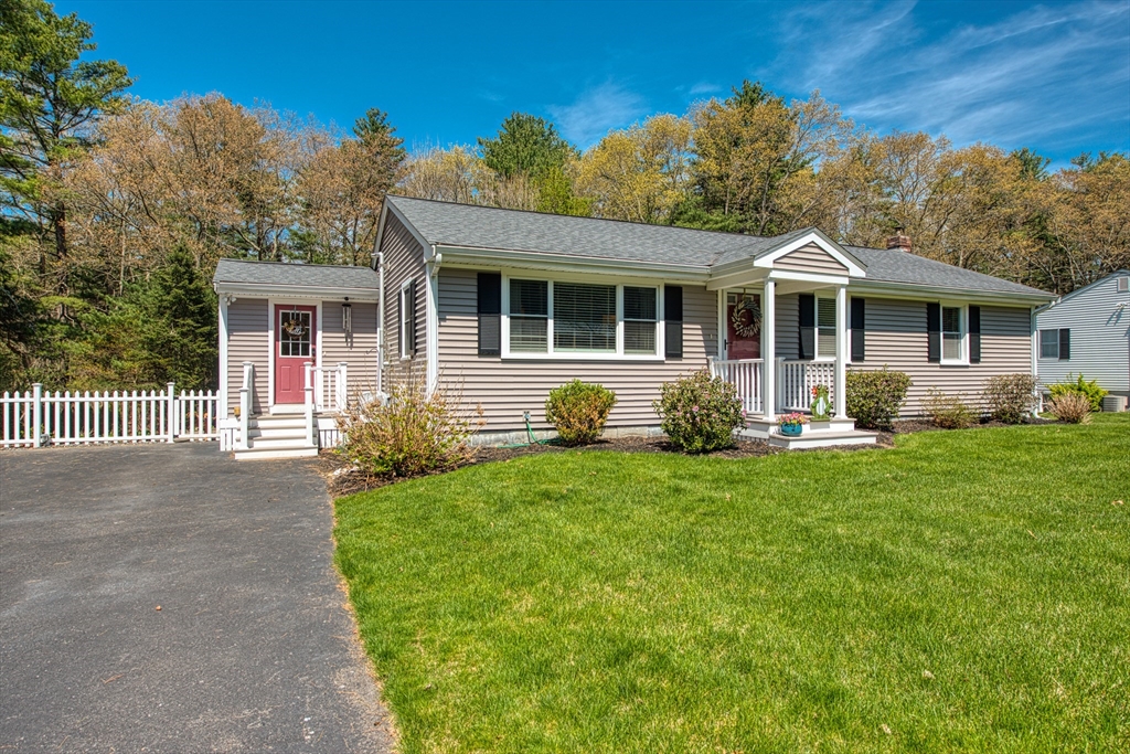 35 Pinecrest Dr, Taunton, Massachusetts, 3 Bedrooms Bedrooms, 6 Rooms Rooms,1.5 BathroomsBathrooms,Residential,For Sale,Pinecrest Dr,73513300