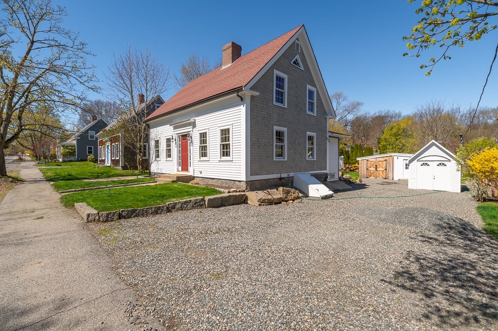 61 Southern Ave, Essex, Massachusetts, 4 Bedrooms Bedrooms, 8 Rooms Rooms,2.5 BathroomsBathrooms,Residential,For Sale,Southern Ave,73517535