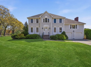 2 Stouffer Cir, Andover, Massachusetts, 4 Bedrooms Bedrooms, 9 Rooms Rooms,2.5 BathroomsBathrooms,Residential,For Sale,Stouffer Cir,73518365