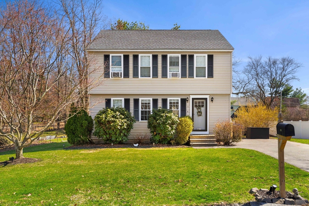 1 Lady Slipper Ln, Methuen, Massachusetts, 3 Bedrooms Bedrooms, 6 Rooms Rooms,1.5 BathroomsBathrooms,Residential,For Sale,Lady Slipper Ln,73518092