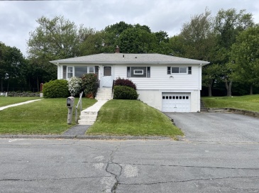 32 Harriet Ave, Shrewsbury, Massachusetts, 3 Bedrooms Bedrooms, 5 Rooms Rooms,2 BathroomsBathrooms,Residential Lease,For Rent,Harriet Ave,73536508
