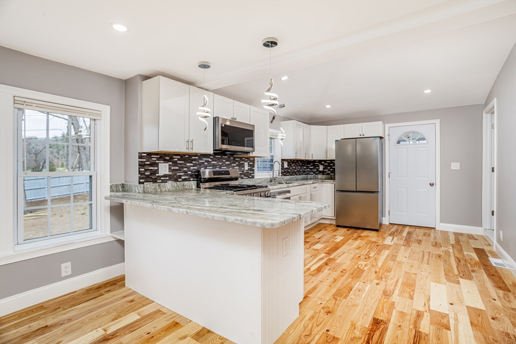 104 Youngs Road, Lunenburg, Massachusetts, 3 Bedrooms Bedrooms, 6 Rooms Rooms,1 BathroomBathrooms,Residential,For Sale,Youngs Road,73502833