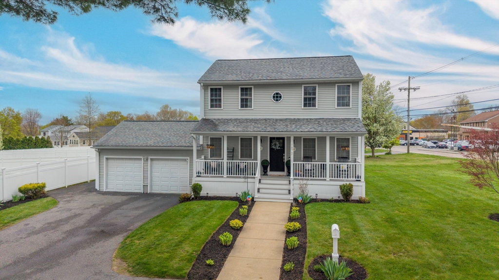 1870 County St, Somerset, Massachusetts, 3 Bedrooms Bedrooms, 6 Rooms Rooms,2 BathroomsBathrooms,Residential,For Sale,County St,73512314
