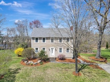 15 Riverside Dr, Mansfield, Massachusetts, 4 Bedrooms Bedrooms, 8 Rooms Rooms,1.5 BathroomsBathrooms,Residential,For Sale,Riverside Dr,73508222