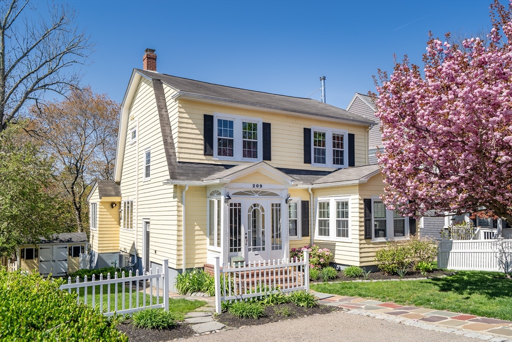 209 Beech St, Boston, Massachusetts, 3 Bedrooms Bedrooms, 9 Rooms Rooms,3 BathroomsBathrooms,Residential,For Sale,Beech St,73513593
