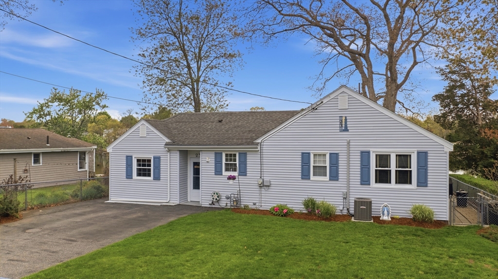 23 Pine Street, Swansea, Massachusetts, 3 Bedrooms Bedrooms, 8 Rooms Rooms,2 BathroomsBathrooms,Residential,For Sale,Pine Street,73517398