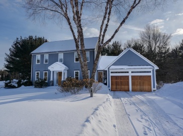 26 Treetop Cir, Northborough, Massachusetts, 4 Bedrooms Bedrooms, 10 Rooms Rooms,2.5 BathroomsBathrooms,Residential,For Sale,Treetop Cir,73475042