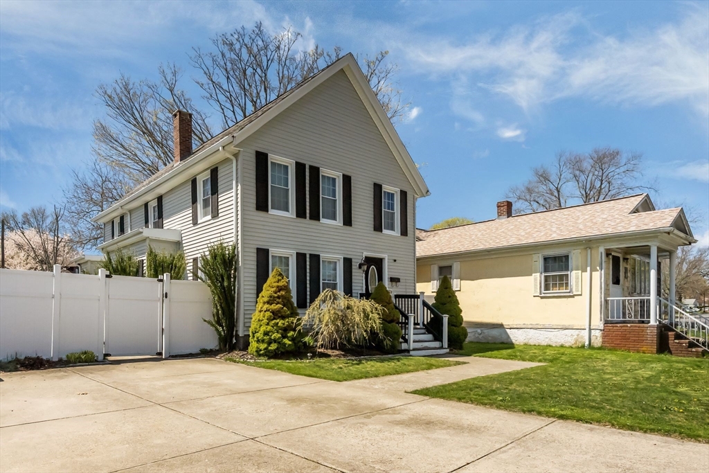 2453 Acushnet Ave, New Bedford, Massachusetts, 3 Bedrooms Bedrooms, 8 Rooms Rooms,2 BathroomsBathrooms,Residential,For Sale,Acushnet Ave,73512527