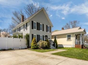2453 Acushnet Ave, New Bedford, Massachusetts, 3 Bedrooms Bedrooms, 8 Rooms Rooms,2 BathroomsBathrooms,Residential,For Sale,Acushnet Ave,73512527