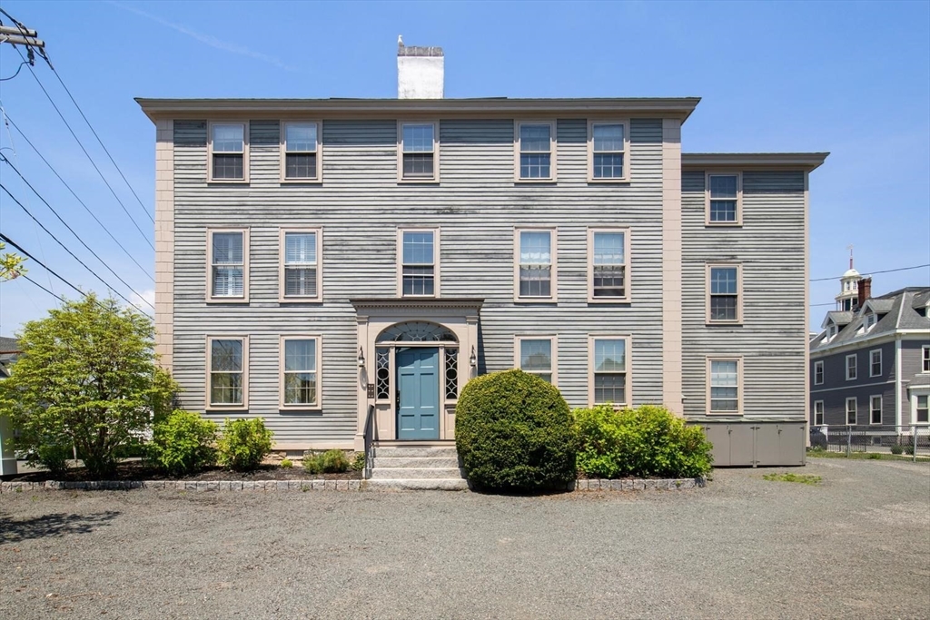 17 Washington Street, Gloucester, Massachusetts, 1 Bedroom Bedrooms, 2 Rooms Rooms,1 BathroomBathrooms,Residential,For Sale,Washington Street,73521877