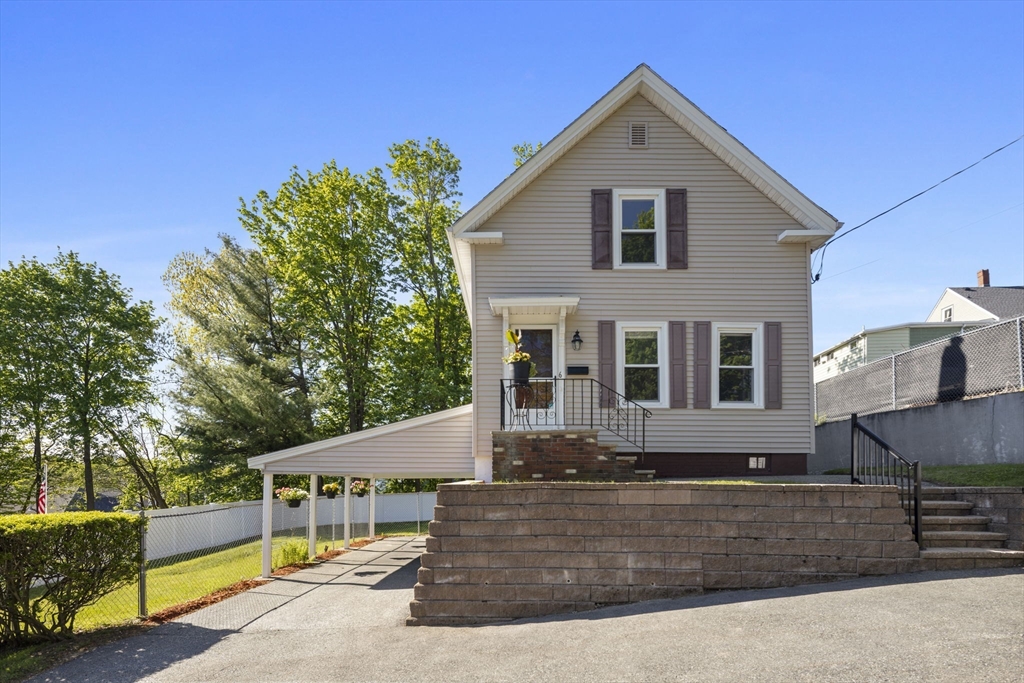 6 Highland St, Wakefield, Massachusetts, 2 Bedrooms Bedrooms, 6 Rooms Rooms,1 BathroomBathrooms,Residential,For Sale,Highland St,73516755