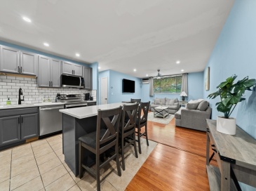 80 N Warren St, Woburn, Massachusetts, 2 Bedrooms Bedrooms, 4 Rooms Rooms,1 BathroomBathrooms,Residential,For Sale,N Warren St,73521889