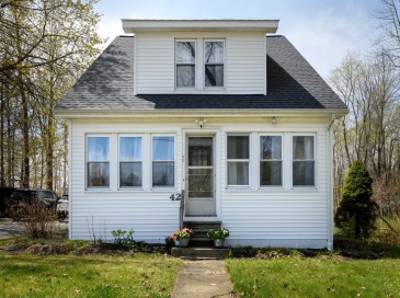 42 Maple Ave, Rutland, Massachusetts, 3 Bedrooms Bedrooms, 6 Rooms Rooms,2 BathroomsBathrooms,Residential,For Sale,Maple Ave,73510825
