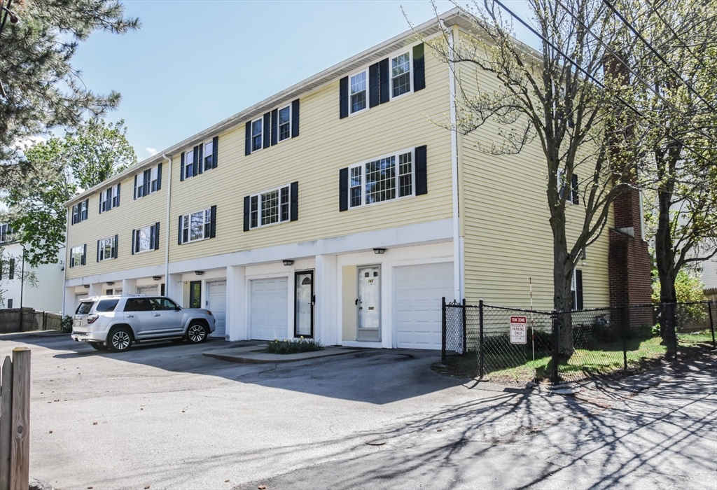 14 Kenneson Rd, Somerville, Massachusetts, 2 Bedrooms Bedrooms, 6 Rooms Rooms,1.5 BathroomsBathrooms,Residential,For Sale,Kenneson Rd,73518463