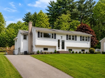 33 Heather Drive, Norwood, Massachusetts, 3 Bedrooms Bedrooms, 9 Rooms Rooms,1.5 BathroomsBathrooms,Residential,For Sale,Heather Drive,73524628