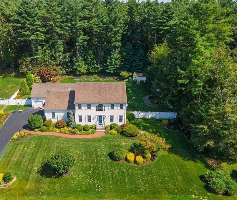 53 Queens Circle, Raynham, Massachusetts, 6 Bedrooms Bedrooms, 12 Rooms Rooms,3.5 BathroomsBathrooms,Residential,For Sale,Queens Circle,73425004
