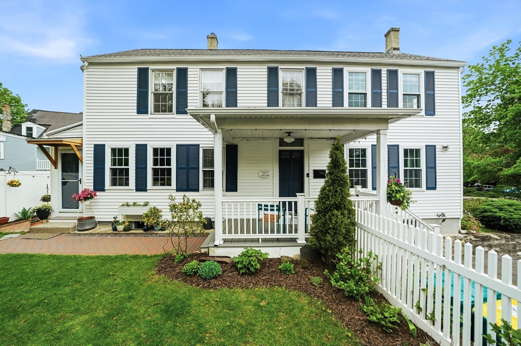 11 Beacon St, Woburn, Massachusetts, 3 Bedrooms Bedrooms, 6 Rooms Rooms,1.5 BathroomsBathrooms,Residential,For Sale,Beacon St,73516080