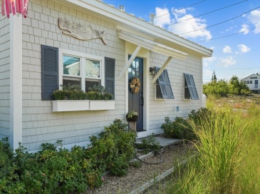 128 Old Point Rd, Newburyport, Massachusetts, 2 Bedrooms Bedrooms, 4 Rooms Rooms,1 BathroomBathrooms,Residential,For Sale,Old Point Rd,73509912