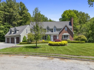 3 Russell Rd, Lynnfield, Massachusetts, 4 Bedrooms Bedrooms, 9 Rooms Rooms,5.5 BathroomsBathrooms,Residential,For Sale,Russell Rd,73530797