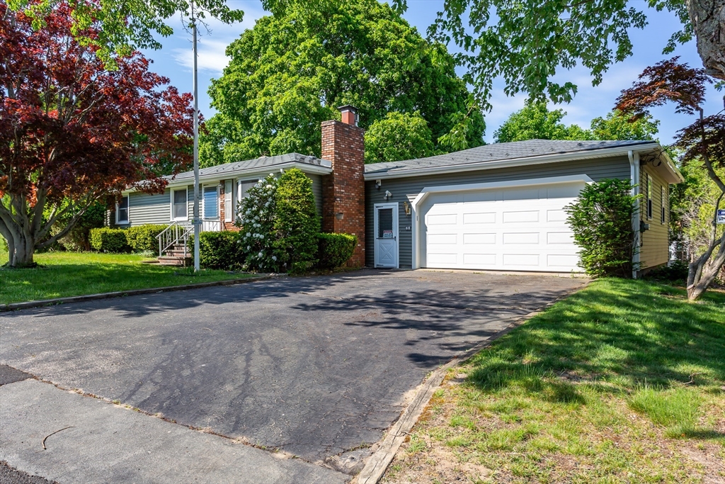 68 Redwood Rd, Somerset, Massachusetts, 2 Bedrooms Bedrooms, 6 Rooms Rooms,1 BathroomBathrooms,Residential,For Sale,Redwood Rd,73522498