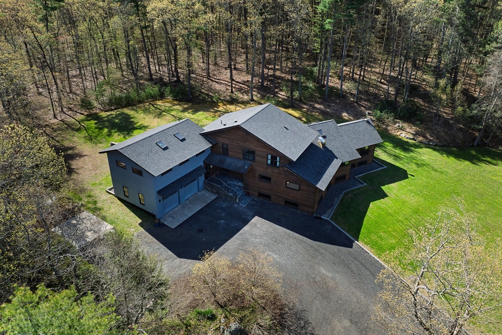 555 Coles Meadow Rd, Northampton, Massachusetts, 4 Bedrooms Bedrooms, 10 Rooms Rooms,3.5 BathroomsBathrooms,Residential,For Sale,Coles Meadow Rd,73510595
