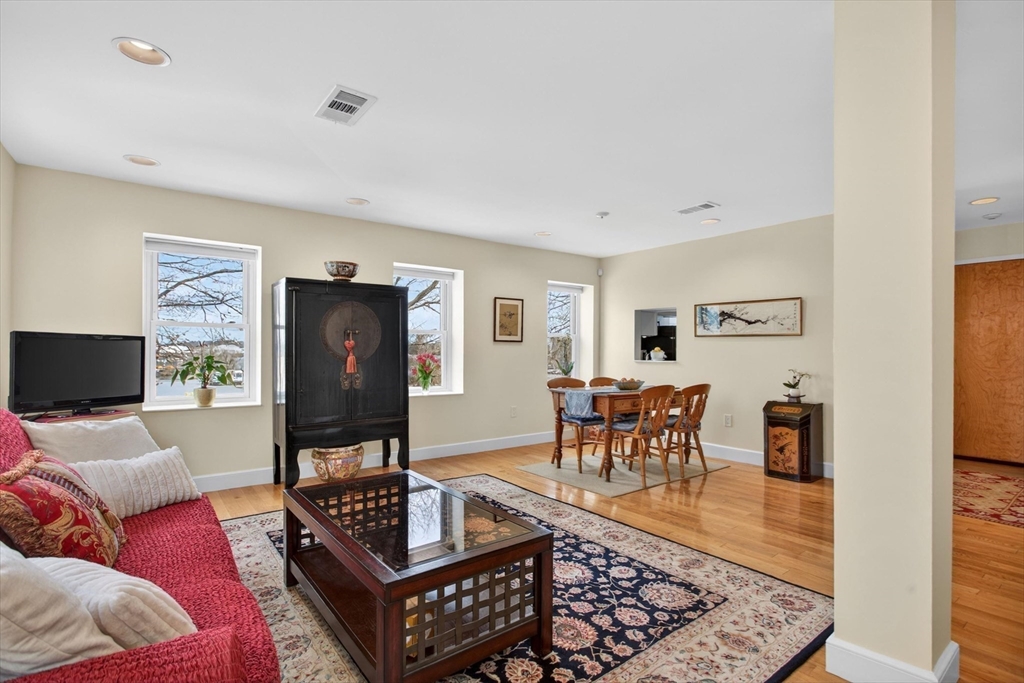 416 Medford Street, Boston, Massachusetts, 2 Bedrooms Bedrooms, 5 Rooms Rooms,1 BathroomBathrooms,Residential,For Sale,Medford Street,73510573
