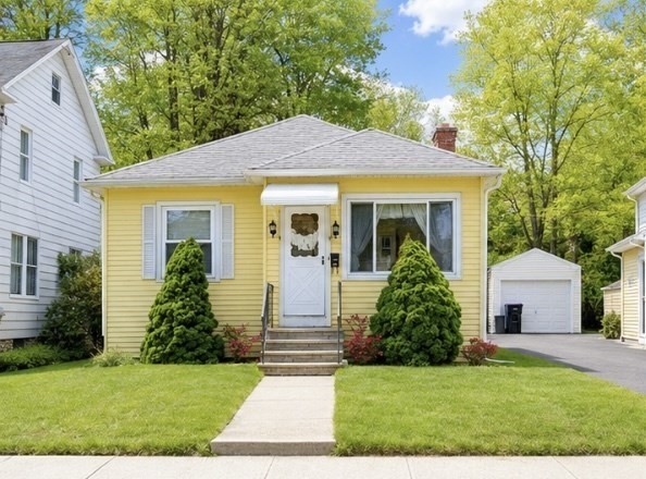 315 Hillside Ave, Holyoke, Massachusetts, 3 Bedrooms Bedrooms, 5 Rooms Rooms,1 BathroomBathrooms,Residential,For Sale,Hillside Ave,73514697