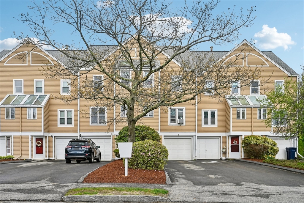 42 Wrentham Rd, Worcester, Massachusetts, 2 Bedrooms Bedrooms, 5 Rooms Rooms,1.5 BathroomsBathrooms,Residential,For Sale,Wrentham Rd,73513019