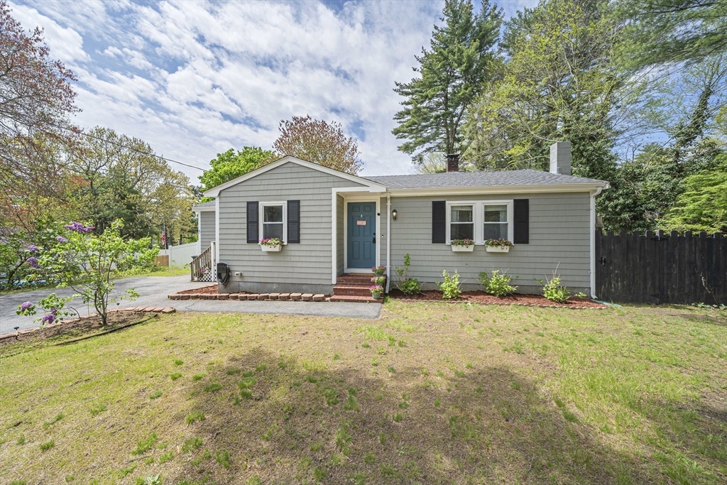5 Pine Cir, Pembroke, Massachusetts, 2 Bedrooms Bedrooms, 5 Rooms Rooms,1.5 BathroomsBathrooms,Residential,For Sale,Pine Cir,73517870