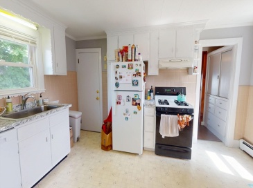36 Lawrence St, Medford, Massachusetts, 3 Bedrooms Bedrooms, 6 Rooms Rooms,1 BathroomBathrooms,Residential Lease,For Rent,Lawrence St,73542496