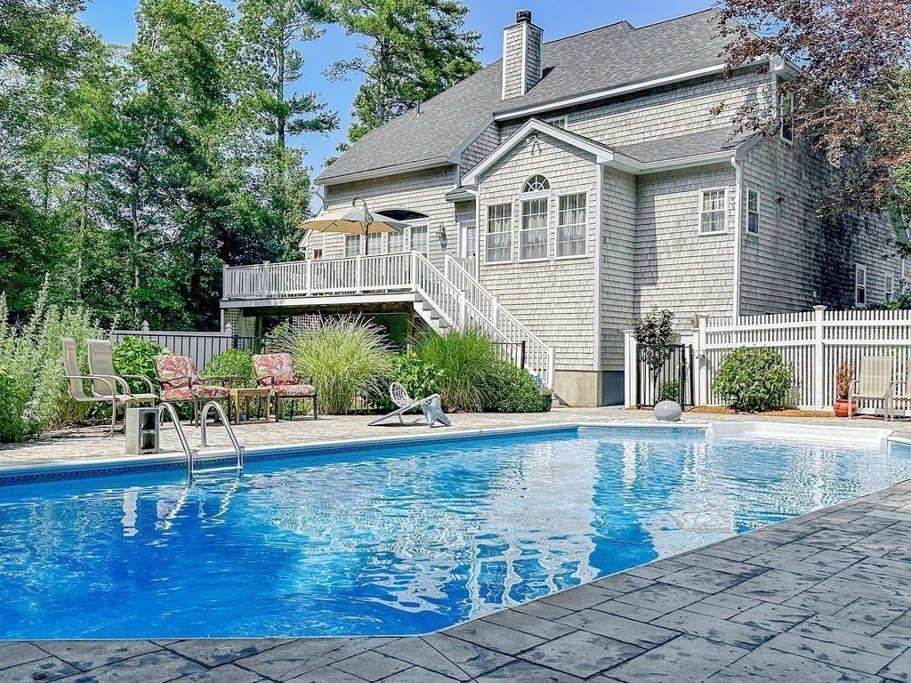4 Olde Logging Road, Marion, Massachusetts, 5 Bedrooms Bedrooms, 10 Rooms Rooms,3.5 BathroomsBathrooms,Residential,For Sale,Olde Logging Road,73313868